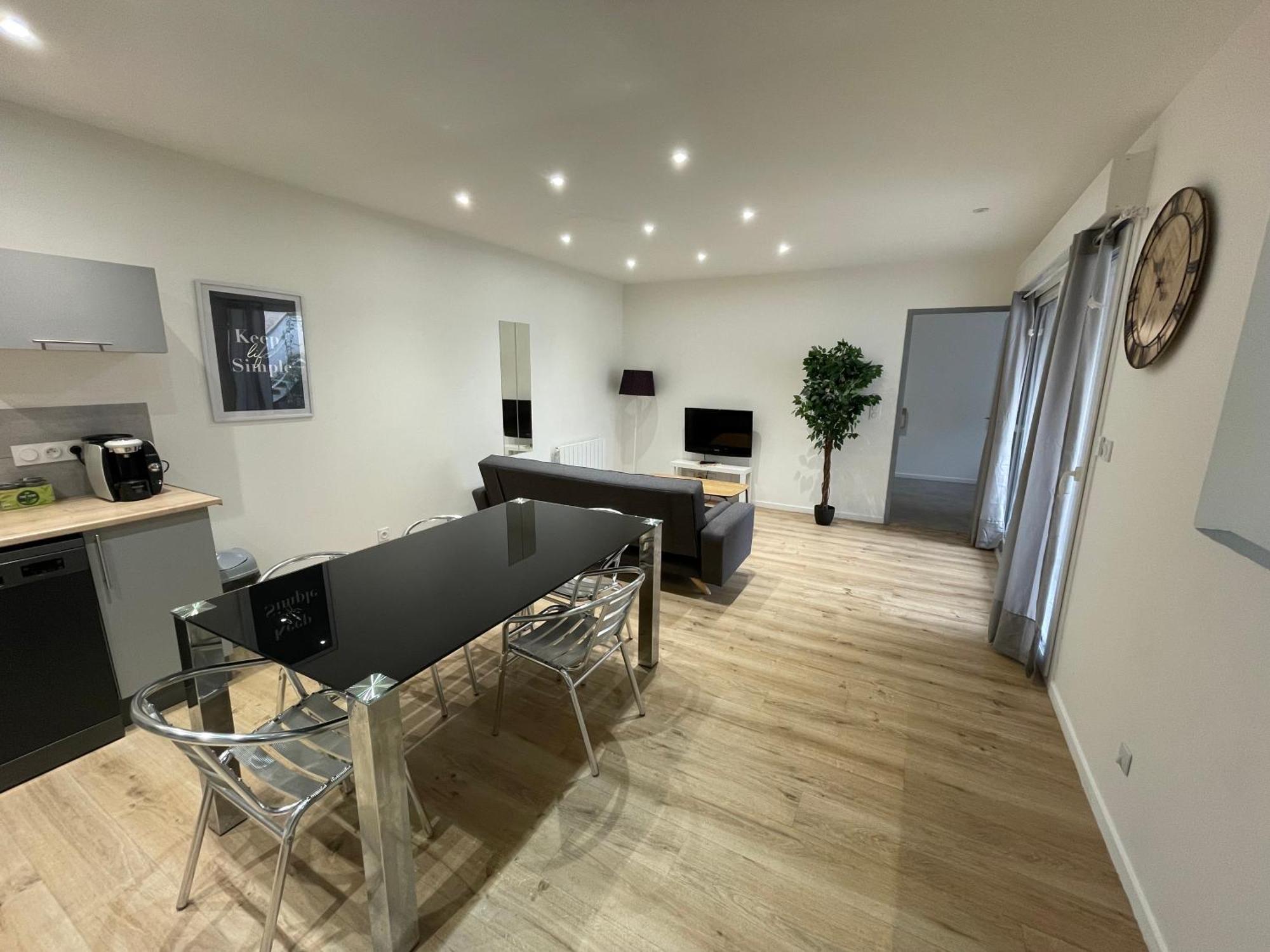 Appartement neuf tranquille au centre de Roanne Extérieur photo